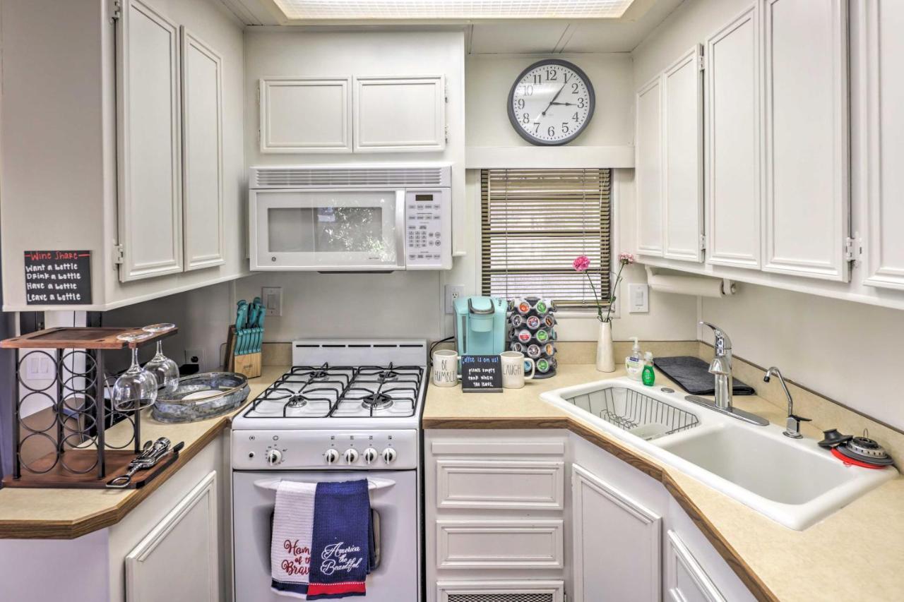 Cozy Lake Havasu City Home With Dock And Beach Access! Bagian luar foto